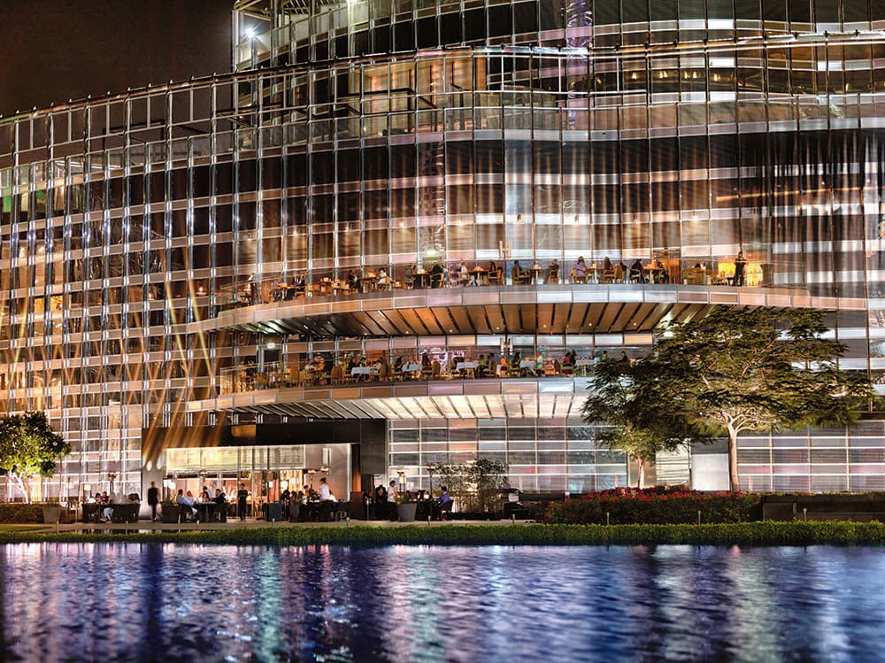 Panoramic Perfection: The Iconic Ambiance