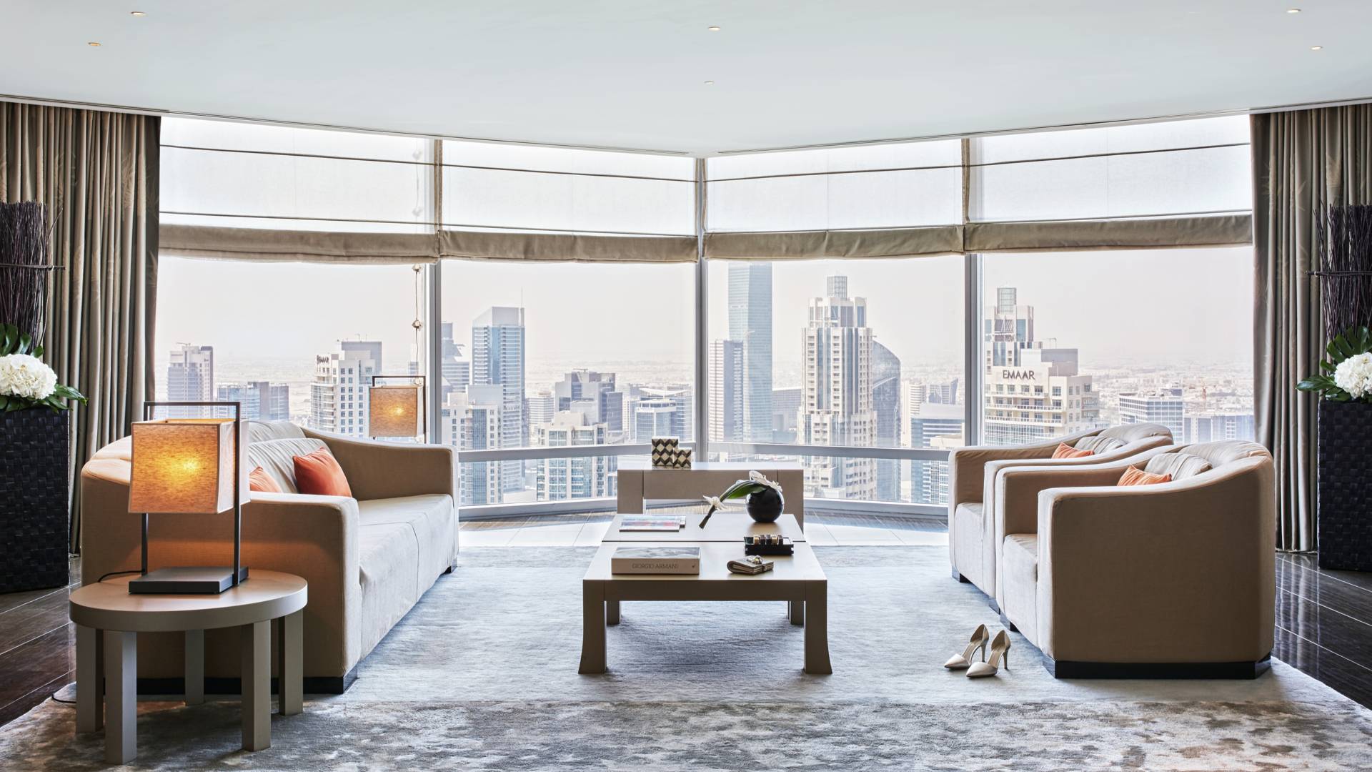 Les suites Armani Signature, situées aux 38ème et 39ème étages, présentent un design chic et offrent une vue imprenable sur la ville / © Armani Hotel Dubai)